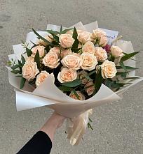 Букет Кремовые розы Латте в Лососине